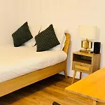 Modern In Clichy, Quick Access To Paris شقة *